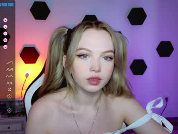 webcam girl small_blondee image #4630996