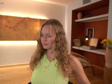 webcam girl chillwithkira image #2881072