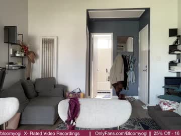 webcam girl bloomyogi image #5157826