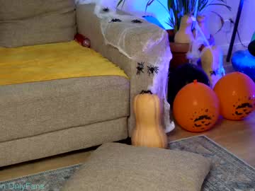 webcam girl naughtyrider69 image #333100