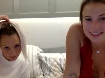 webcam girl carolinakiss14 image #2710597