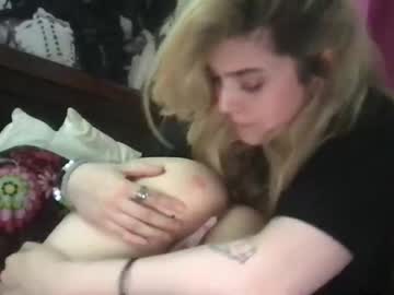 webcam couple snowxbunny1228 image #6797664