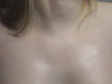 webcam girl moon_milking image #5736110