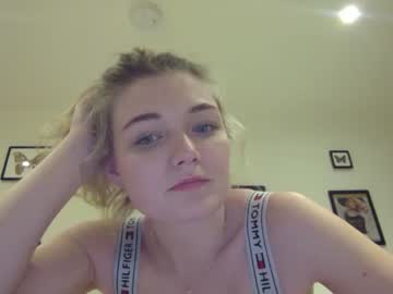 webcam girl redroseldn image #3749751