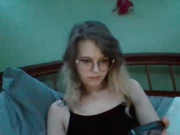 webcam girl linnay18 image #3997684