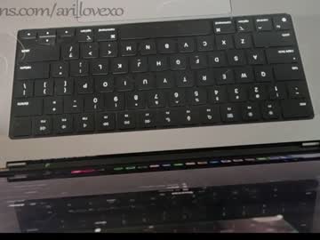 webcam couple ari_lovexo image #4063143