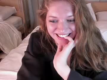 webcam girl lizzylipsss image #3610030