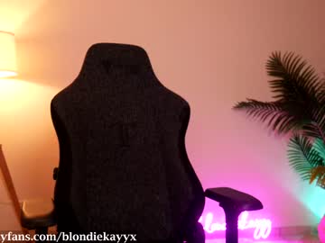 webcam girl blondiekayy image #894585