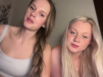 webcam couple 2prettylittlething2 image #6144569