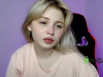 webcam girl shy_blondiee image #3865300