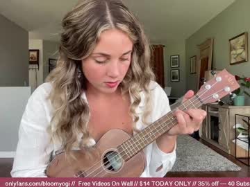 webcam girl bloomyogi image #1883205