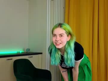 webcam girl edinacowee image #6802766