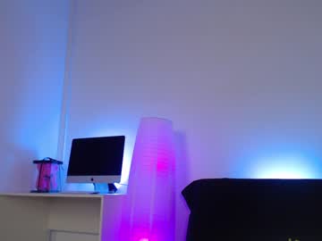 webcam girl holy_crap__ image #4382754