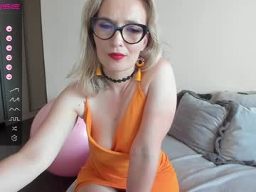 webcam girl emilymilf__ image #4739041