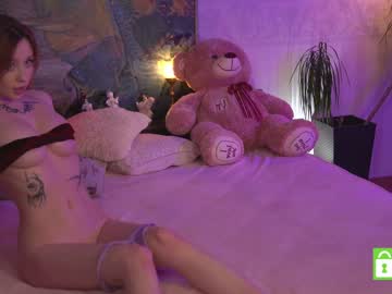 webcam girl ella_knockers_xl image #5193019