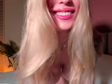 webcam girl smiling_princess image #3277321