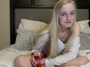 webcam girl peachezzs image #1110475