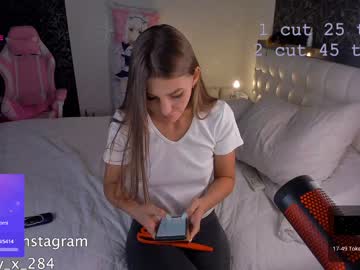 webcam girl queenafina image #4932686