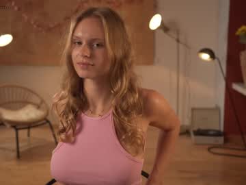 webcam girl chillwithkira image #2716766