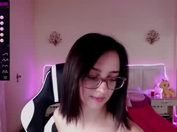 webcam girl queen_kitty1818 image #3109226