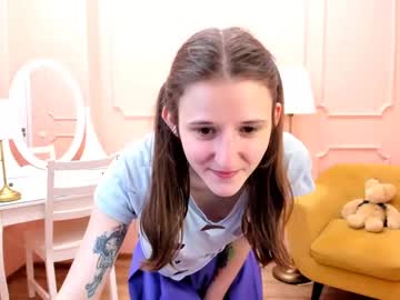 webcam girl blushing_ellie image #1794524