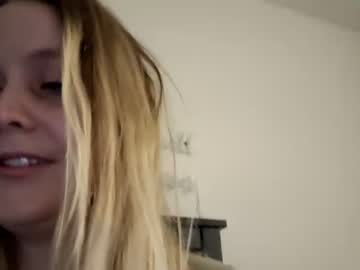 webcam girl kristicutiez image #3797189