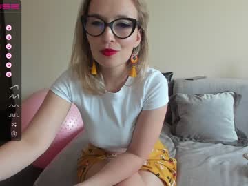webcam girl emilymilf__ image #4581975
