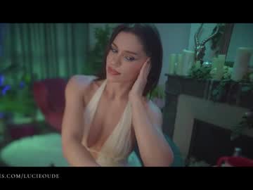 webcam girl lucieoude_ image #3363346