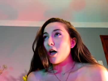 webcam girl littlee33 image #2445120