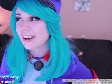 webcam girl runesy image #1979858