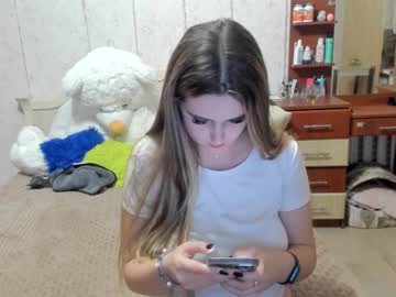 webcam girl emmika_ image #2772974
