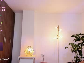 webcam girl ashley2004_ image #5943399