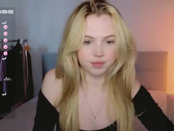 webcam girl small_blondee image #4473710