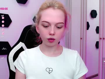 webcam girl small_blondee image #4224261