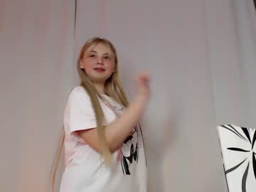 webcam girl shy_blondiee image #3676788