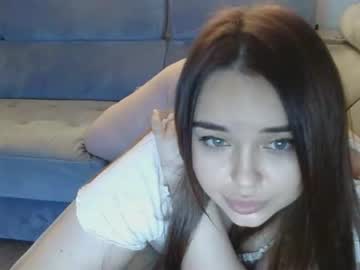 webcam girl innocentxdoll19 image #447910