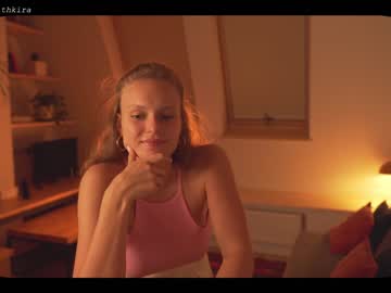 webcam girl chillwithkira image #1818008