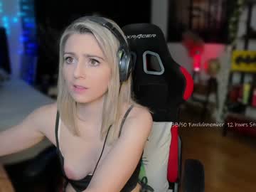 webcam girl kimilee22 image #6744678