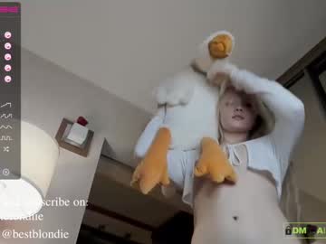 webcam girl bestblondiiecb image #2692560