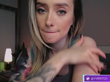 webcam girl _yvie_ image #3760557