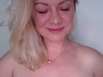webcam girl kiradivine image #2048366