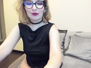 webcam girl emilymilf__ image #3529833