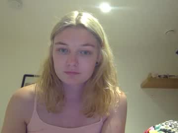 webcam girl redroseldn image #4235139
