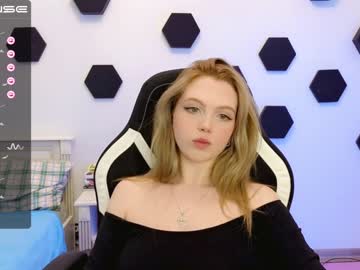 webcam girl small_blondee image #4595272