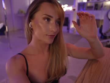 webcam girl hannahjames710 image #4653911