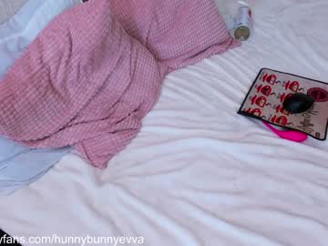 webcam girl hunnybunnyeva20 image #2283380