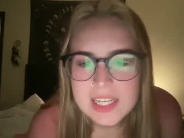 webcam girl sarahmartin420 image #4695078