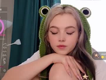 webcam girl small_blondee image #5462308