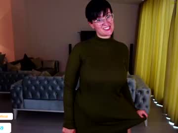 webcam girl curvyjules69 image #4389119