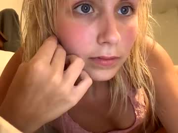 webcam girl nicole8421 image #2201657